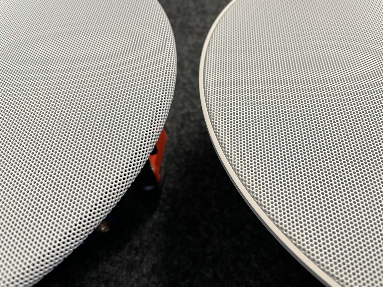 Einbaulautsprecher im Beton - Architektur Lautsprecher